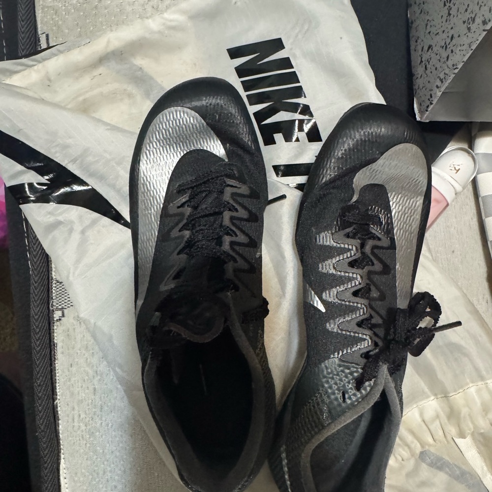 Nike Men's Black and Silver Athletic Shoes